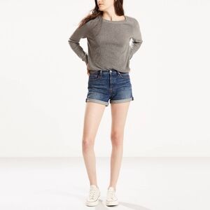 Levi NWOT High Rise Wedgie Short 33